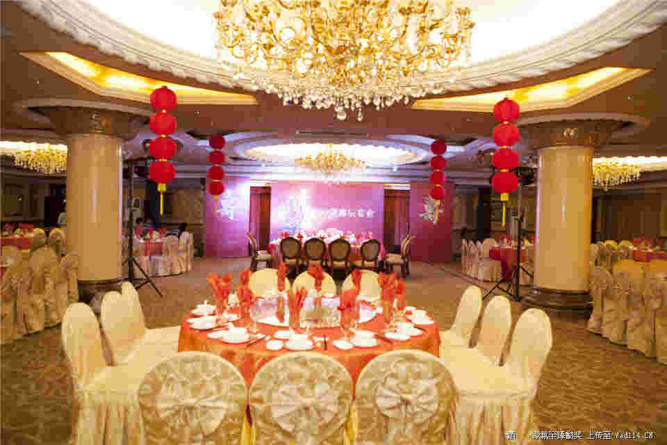 传统寿宴会场布置图片欣赏 4组80岁老人寿宴酒店寿庆现场布置方案图
